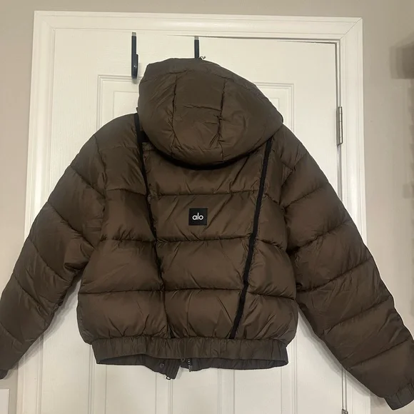 ALO Yoga Dark Brown Puffer Jacket - Picture 5 of 5
